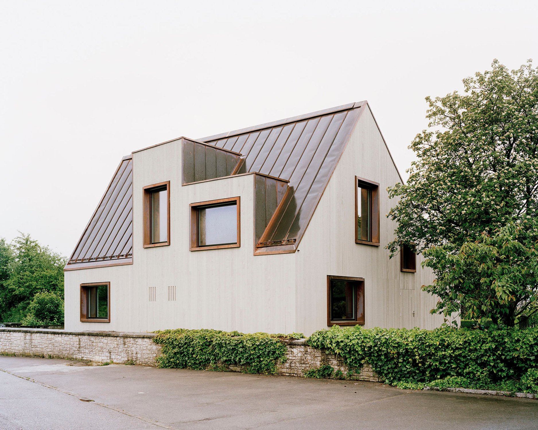 Gemeindehaus der Evangelisch-Ref. Kirchgemeinde Würenlos | Geneigtes