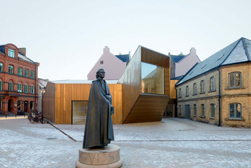 Gefaltete Aluminiumpaneele mit Lochung | Fassade | News/Produkte