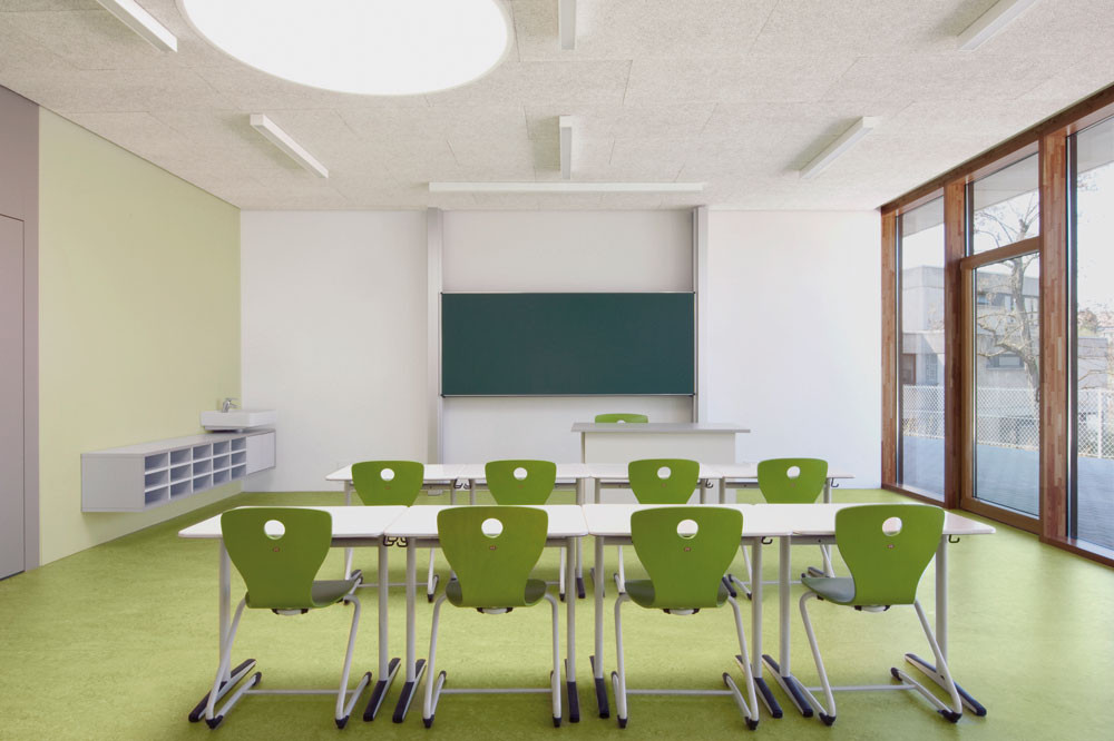 Die Klassenräume sind natürlich belichtet