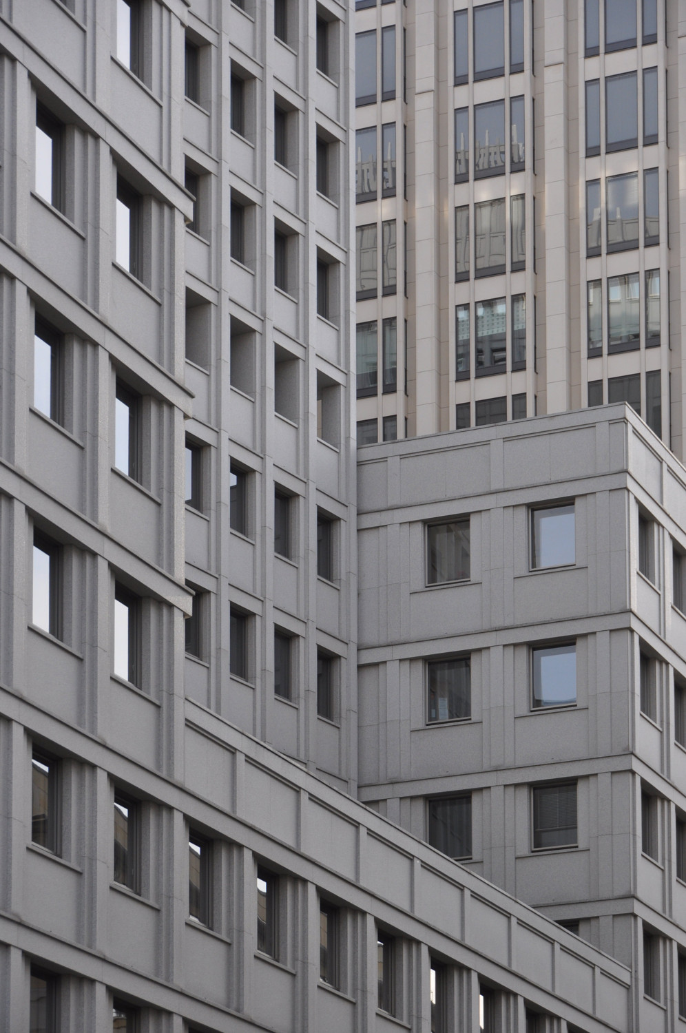 Granitfassade am Delbrück-Hochhaus am Potsdamer Platz 