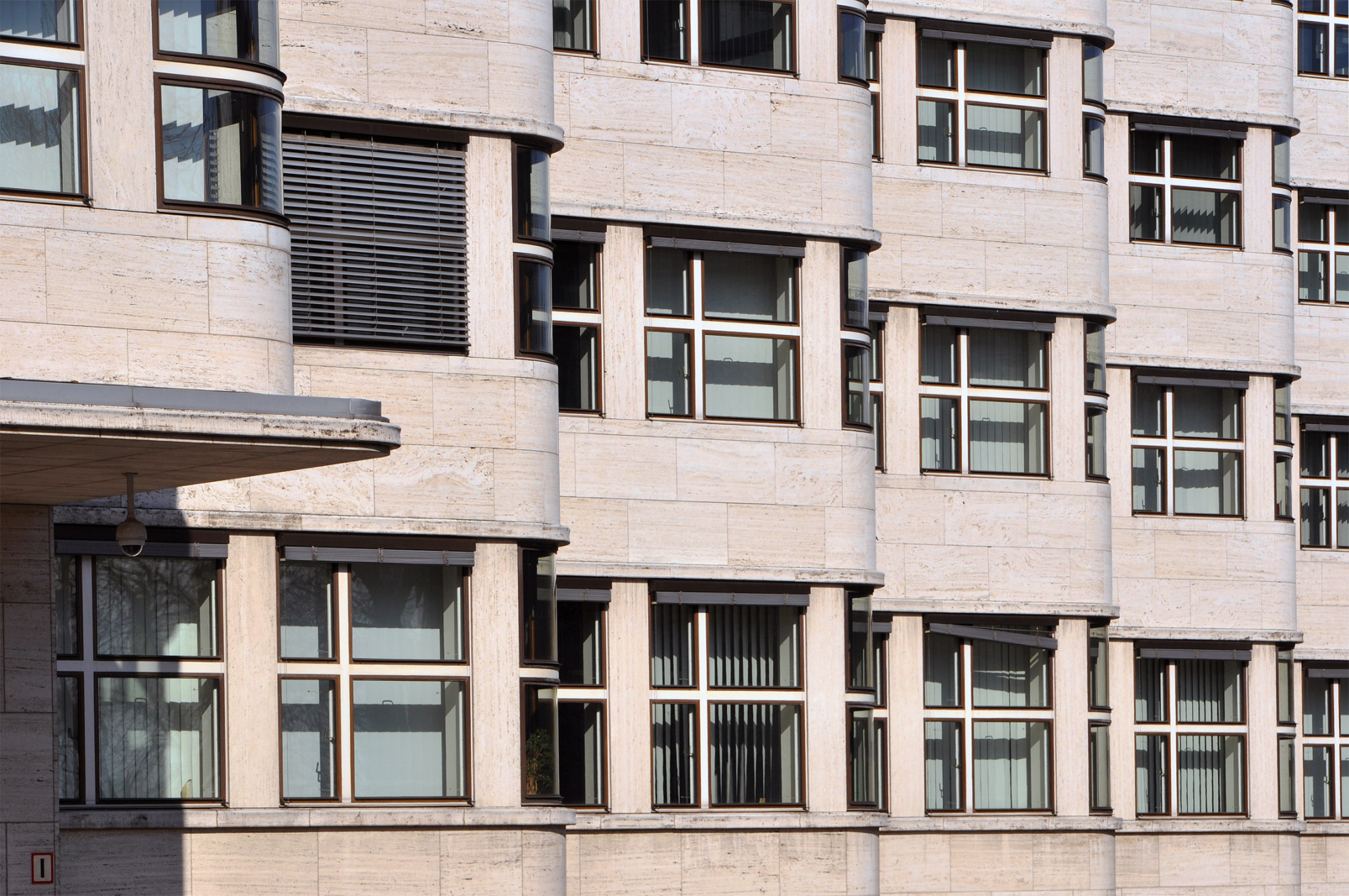 Römischer Travertin am Shell-Haus in Berlin