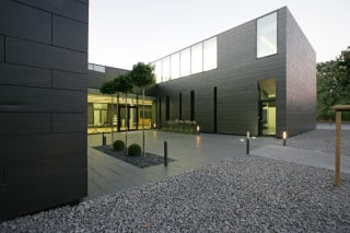 Schieferfassade am Büro-, Schulungs- und Veranstaltungsgebäude von Rathscheck in Mayen