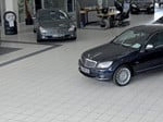 Autohaus mit Schnellfugen und keramischen Fliesen