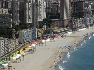 Die eineinhalb Kilometer lange Strandpromenade in Benidorm