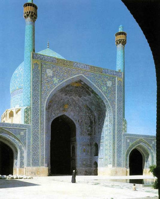 Kaisermoschee in Isfahan: Blumenmuster und Arabesken auf blauem Grund schmücken die Fassade