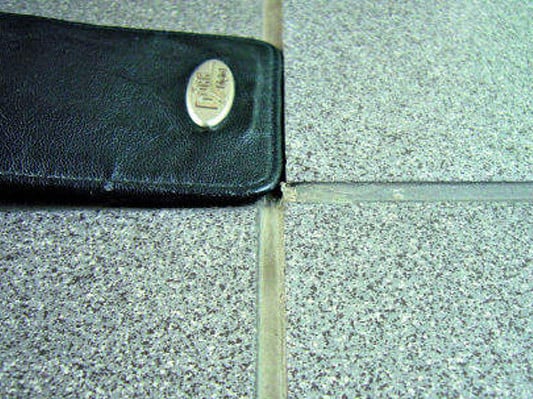 Unebene Fliesenflachen Fliesen Und Platten Schaden