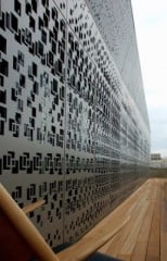 Das Fassadenmuster entwickelten die Architekten eigens für dieses Objekt