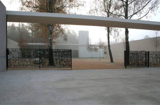 Eingang zum Friedhof