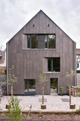 Giebelseite zum Garten mit Rhombus-Lärchenschalung