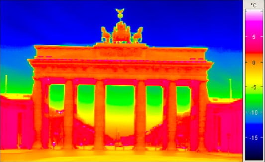 Eine Thermografieaufnahme des Brandenburger Tores