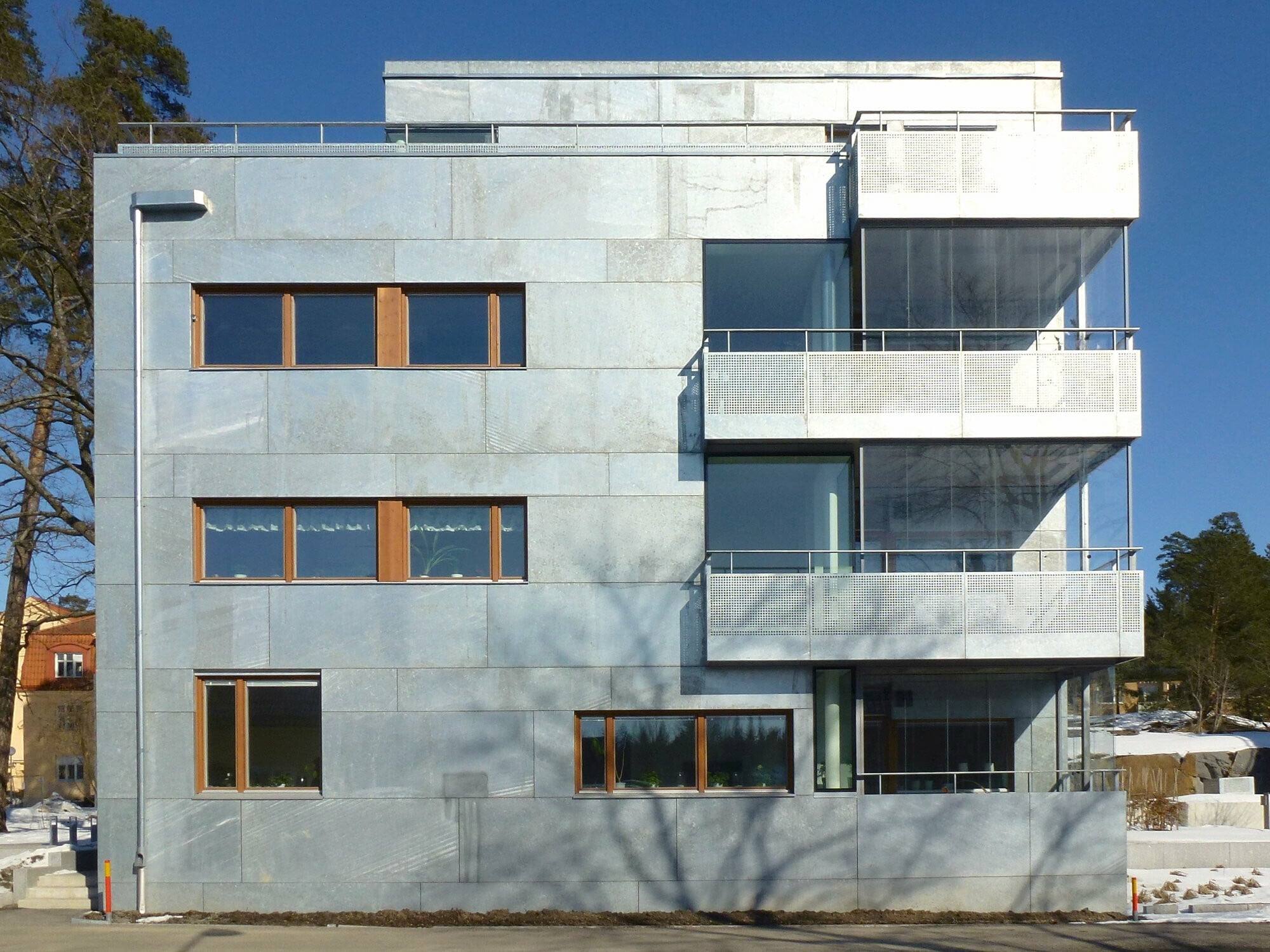 Feuerverzinkte Fassade der Wohnhäuser „De gamlas vänner“ in Enskede, Architekten: Joliark, Stockholm