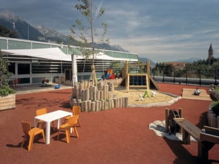 Freifläche für den Kindergarten auf dem Dach des Einkaufszentrums