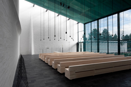 Das gesamte Gebäude inklusive der Innenraumgestaltung wurde von den Architekten entworfen