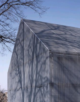 Feuerverzinkte Gitterrost-Fassade von Schoeps & Schlüter Architekten, Münster