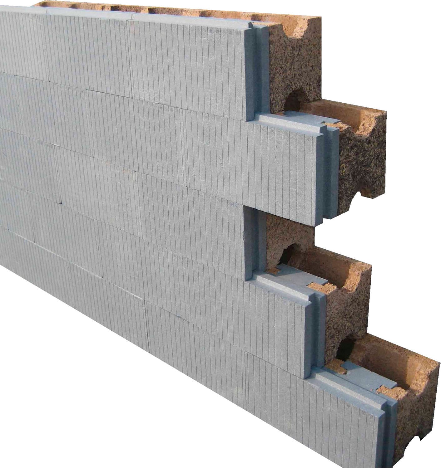 Die Mantelsteine sind im Inneren hohl und werden auf der Baustelle mit Beton aufgefüllt