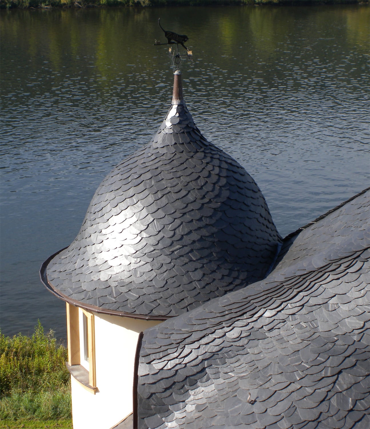 Wohnhaus mit Schieferdach in Wilder Deckung in Zell an der Mosel