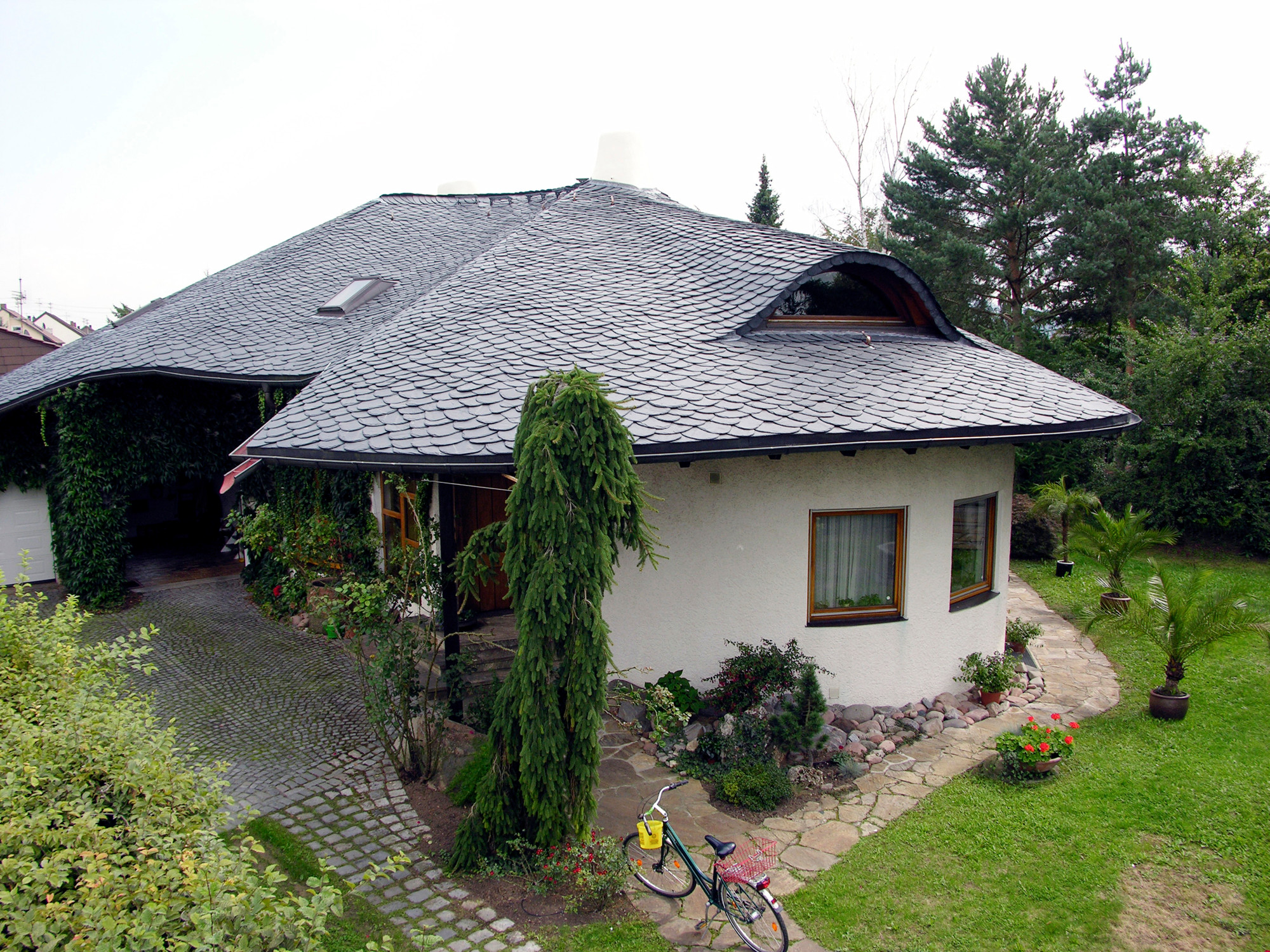 Wohnhaus mit Schieferdach in Wilder Deckung