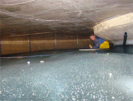 Im Inneren eines Eisspeichers