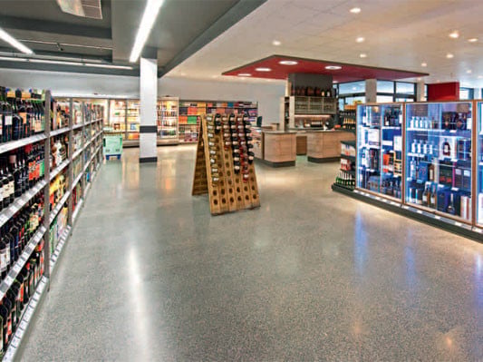 Sichtestrich in einem Supermarkt