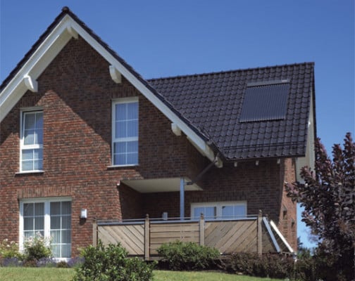 Ein Vakuum-Röhrenkollektor zur Trinkwassererwärmung für ein Einfamilienhaus