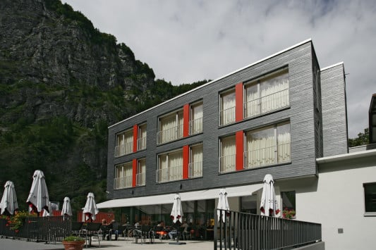 Nordfassade mit großer Terrasse