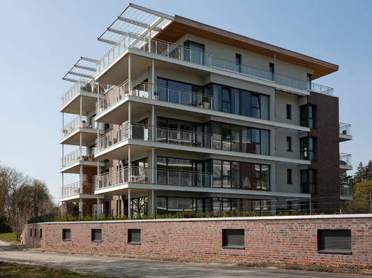 Acht Wohnungen und ein Penthouse sind in jedem Haus untergebracht