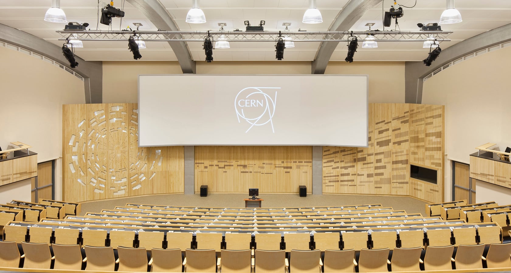 Wandverkleidung aus Holz für die Europäische Organisation für Kernforschung (CERN) in Genf