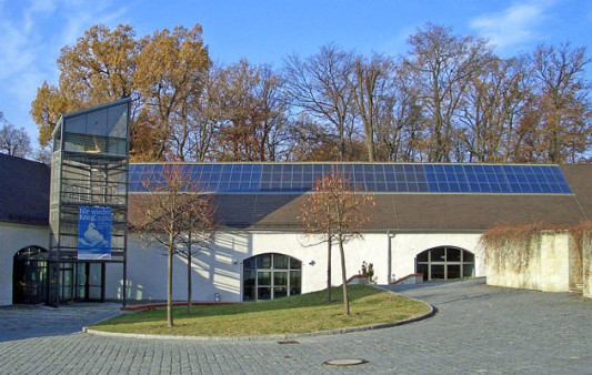 Dachintegration einer PV- und einer solarthermischen Anlage mit 78,80 m² Kollektorfläche für WWB und Heizungsunterstützung