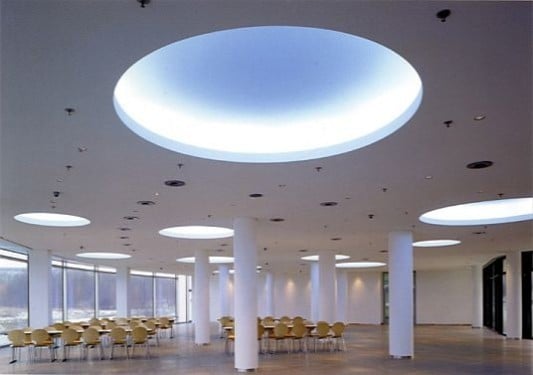 Saal mit Akustikdecke
