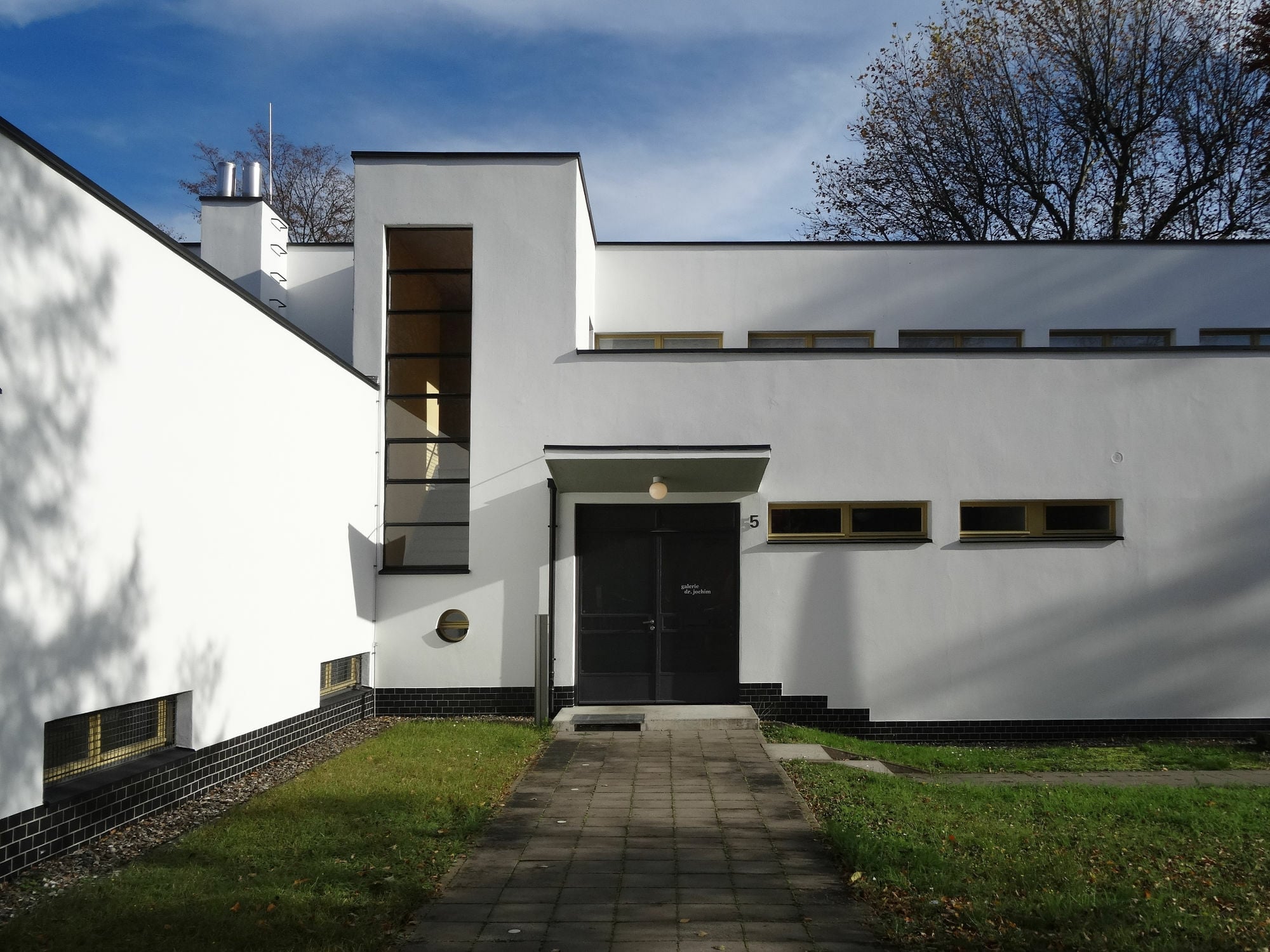 Das 1930 von Otto Häsler für den Direktor des Celler Gymnasiusms Ernestinum entworfene Haus wird heute als Galerie genutzt.