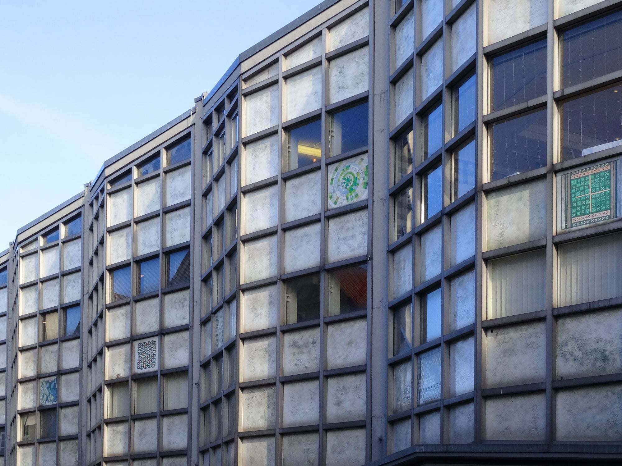 Fassade des 1964 eröffneten Karstadt-Warenhauses in Celle, Architektur: Walter Brune