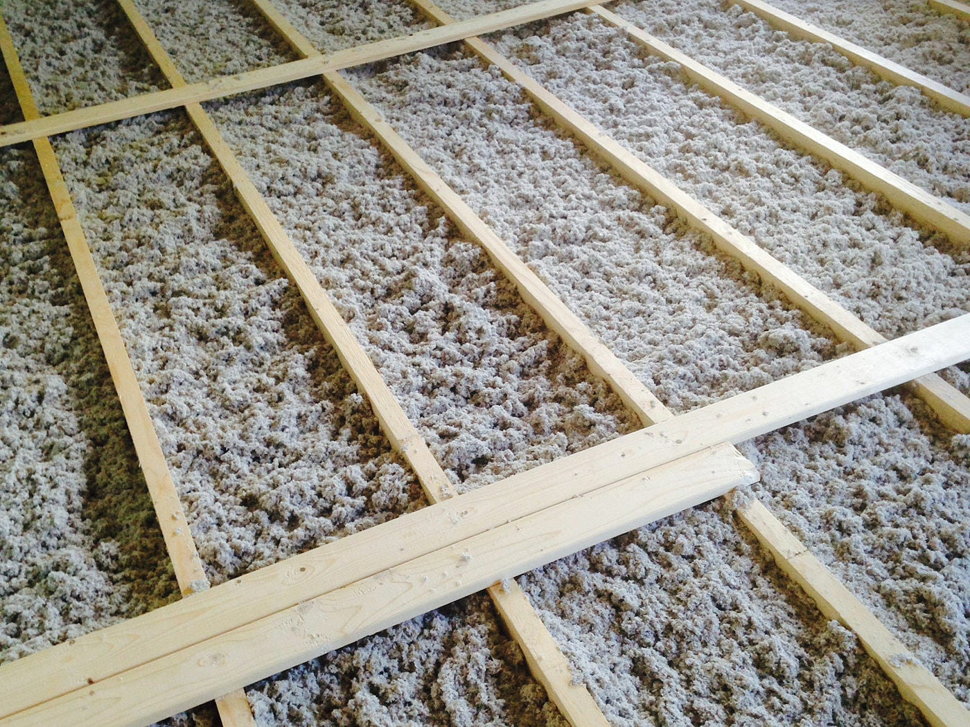 Dämmkeile aus Steinwolle für den Einsatz zwischen den Sparren.
