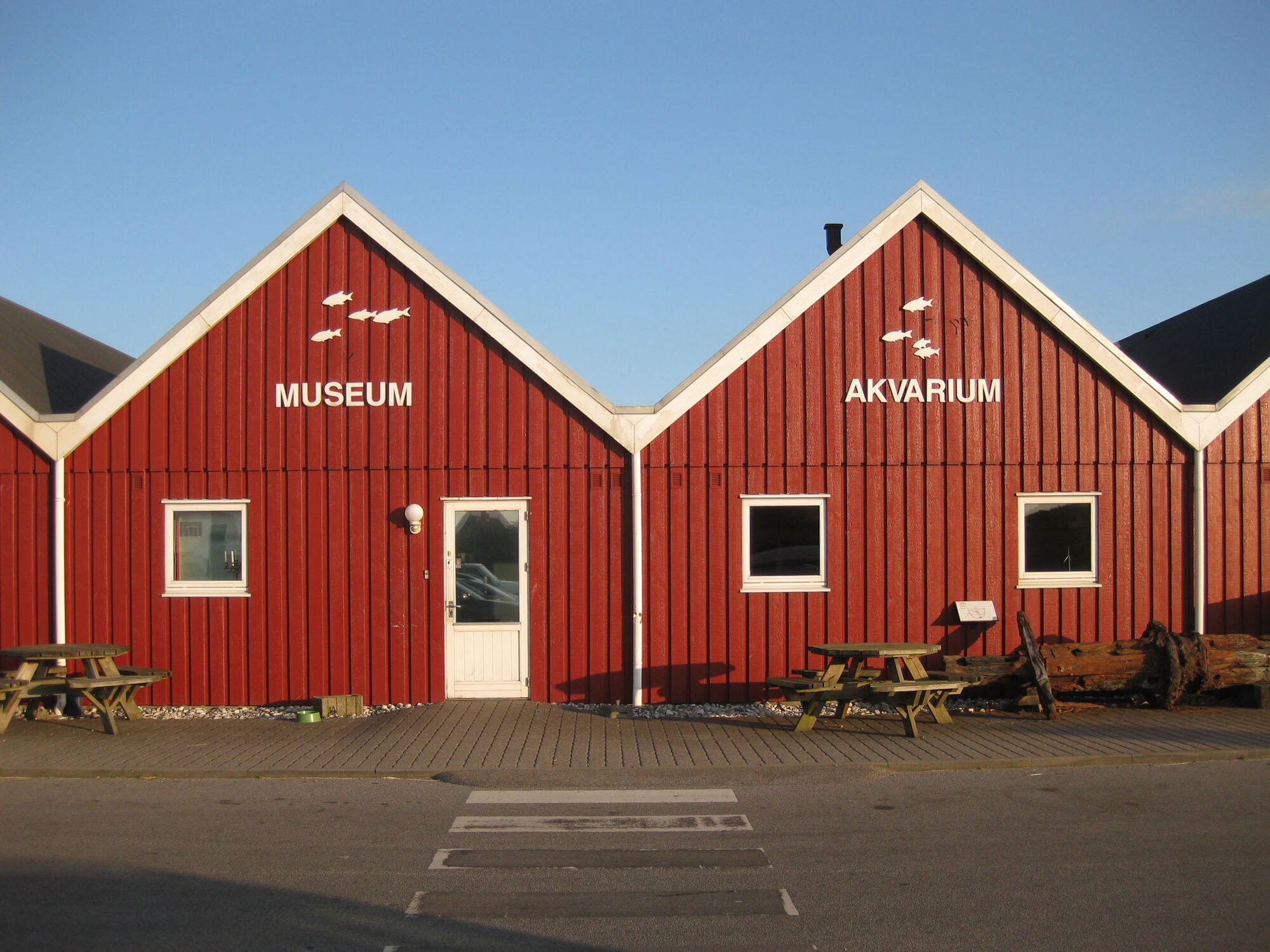 Die Ursprünge der VHF liegen in Holzschindelbekleidungen, wie sie exponierten klimatischen Gegenden zum Einsatz kamen.