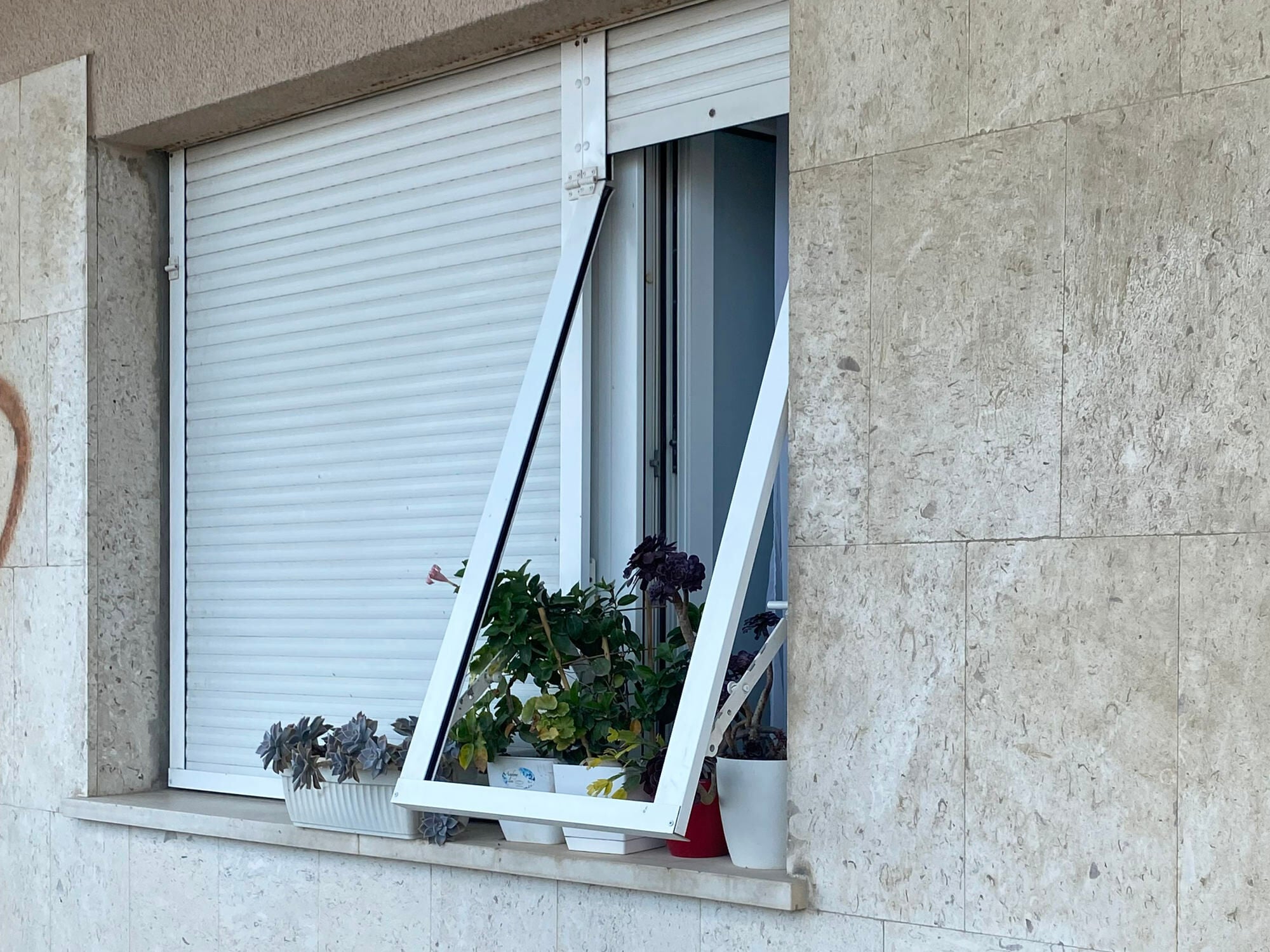 Trotz der Verdunkelung kann der Innenraum natürlich belüftet werden.