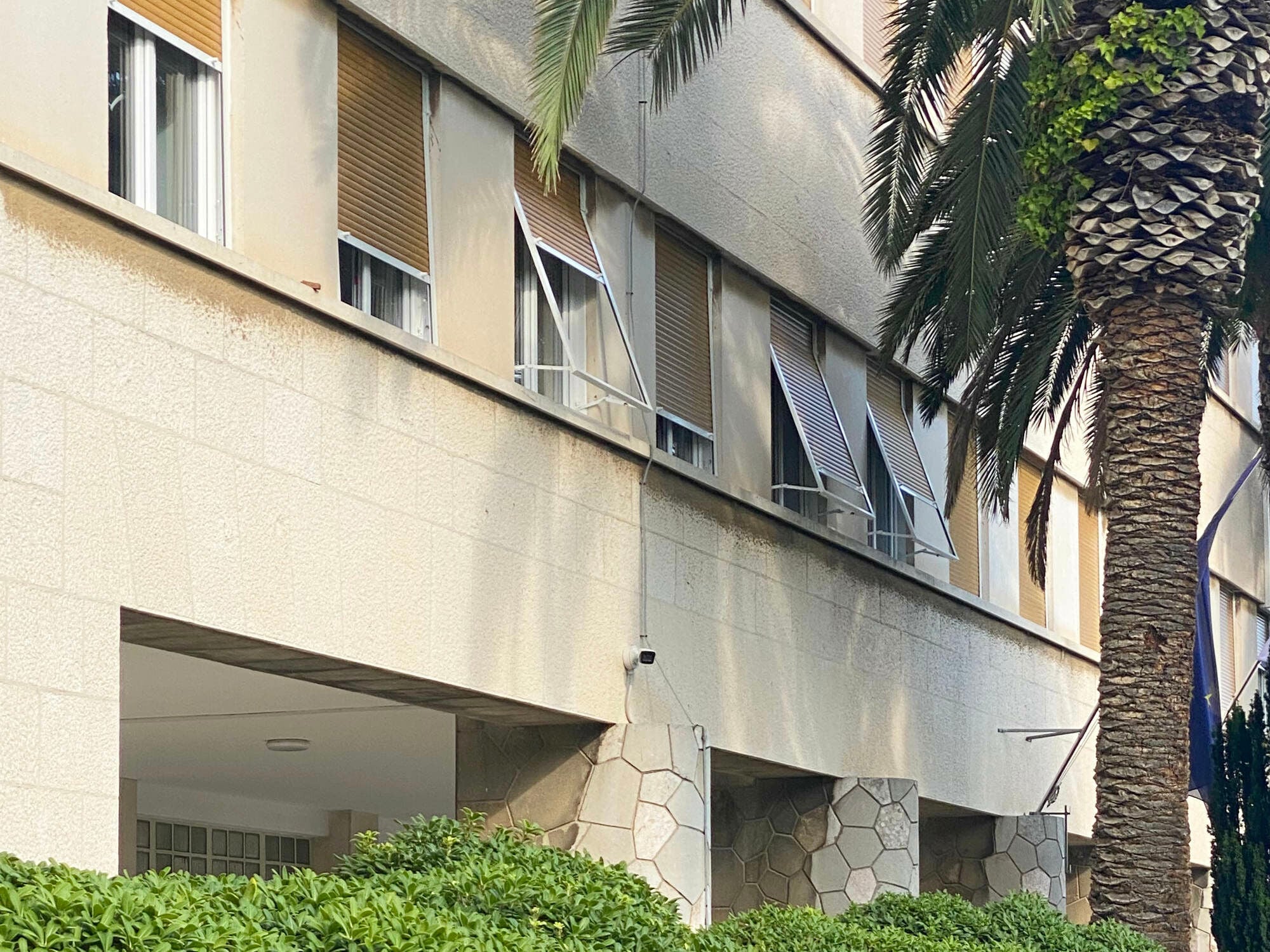 In südlichen Ländern sind Aussteller vielerorts anzutreffen, wie bei diesem Amtsgebäude in Split, Kroatien.