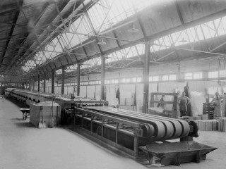 Glasherstellung nach dem Libbey-Owens-Verfahren, aufgenommen in der Toledo Glass Company zwischen 1912-1914 