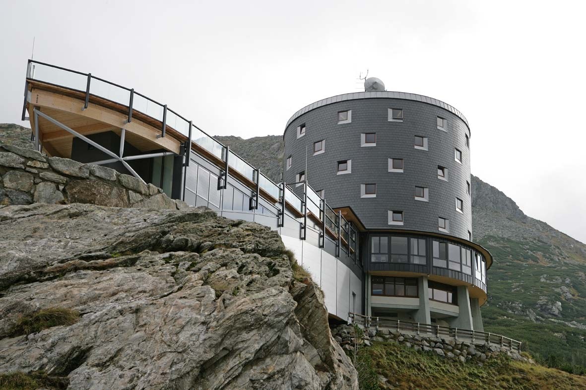 Bei der Planung der neuen Fassade entschied sich der Architekt für Schiefer