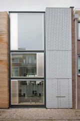 Die Fassade zur Straße