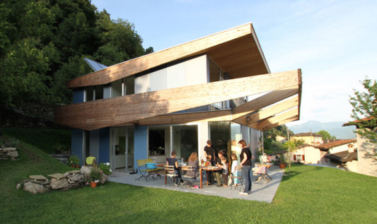 West-Ansicht mit Terrasse