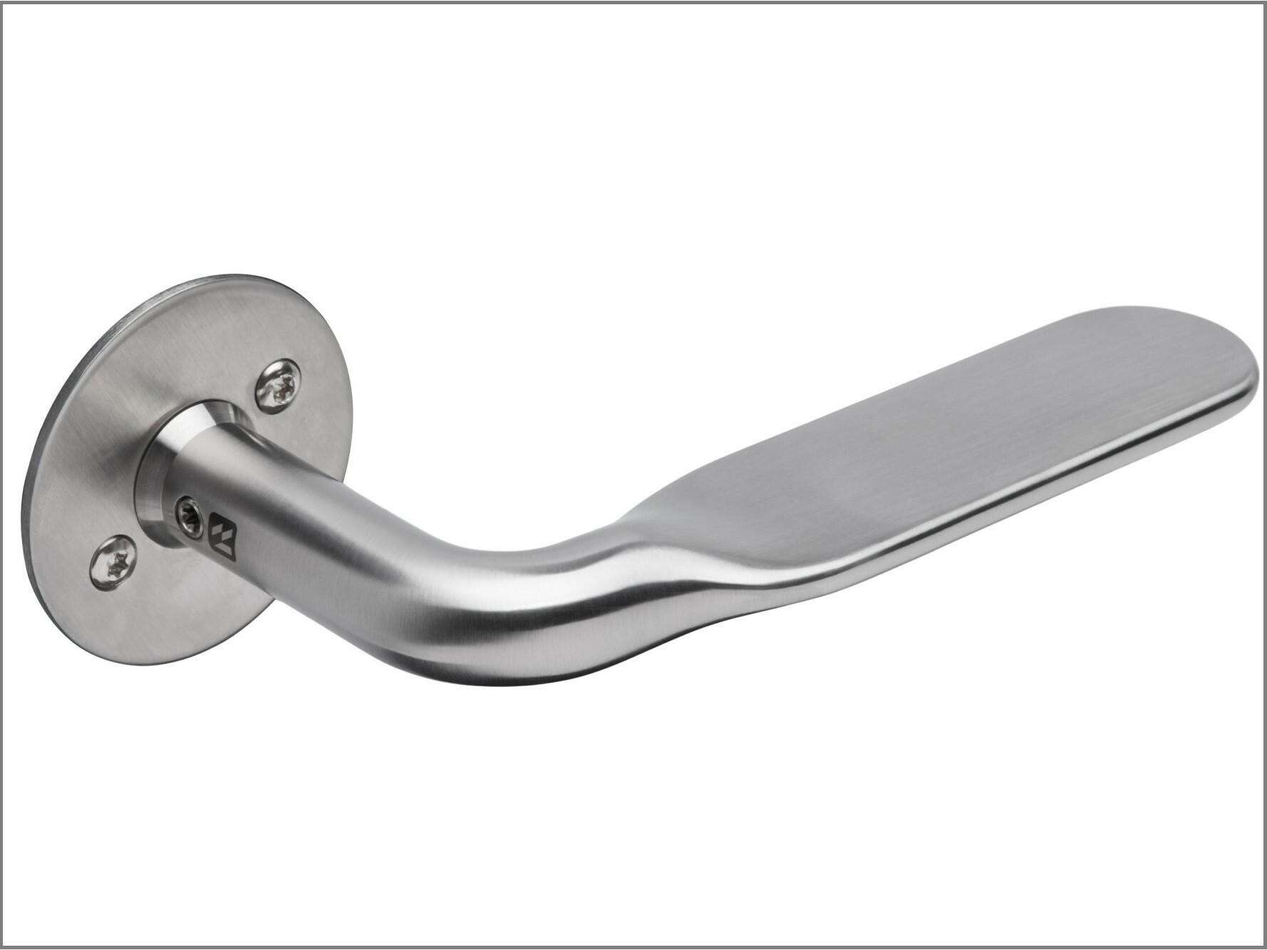 Ein zeitloses Äußeres, eine ergonomische Gestaltung und ein langlebiges Material gehen bei dem neuen Türdrücker Evergreen zusammen. Der Entwurf stammt von CEBRA architects.