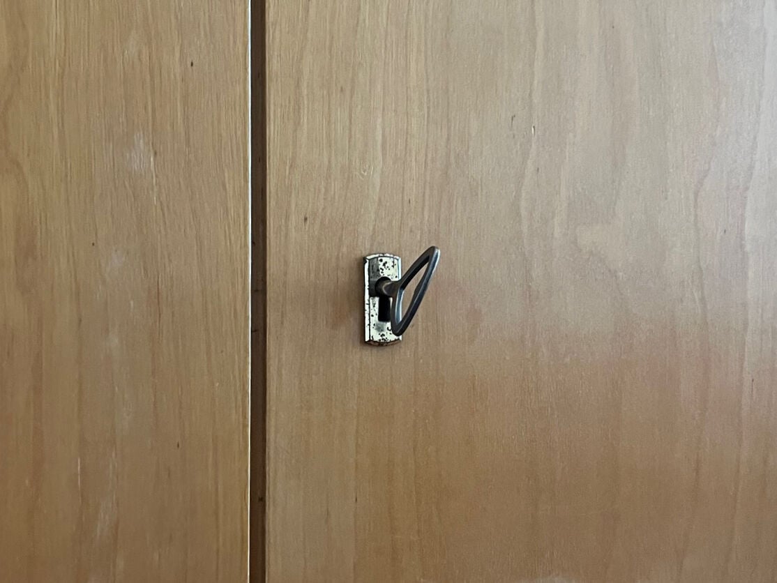 Doppelflügeliger Schrank von Hellerau mit verschromter Schlossblende