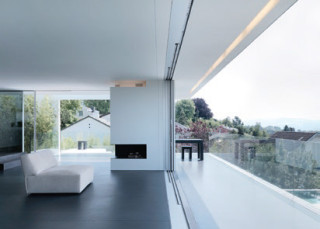 Mit bis zu 4 m hohen Glasflächen ist das Fenstersystem erhältlich