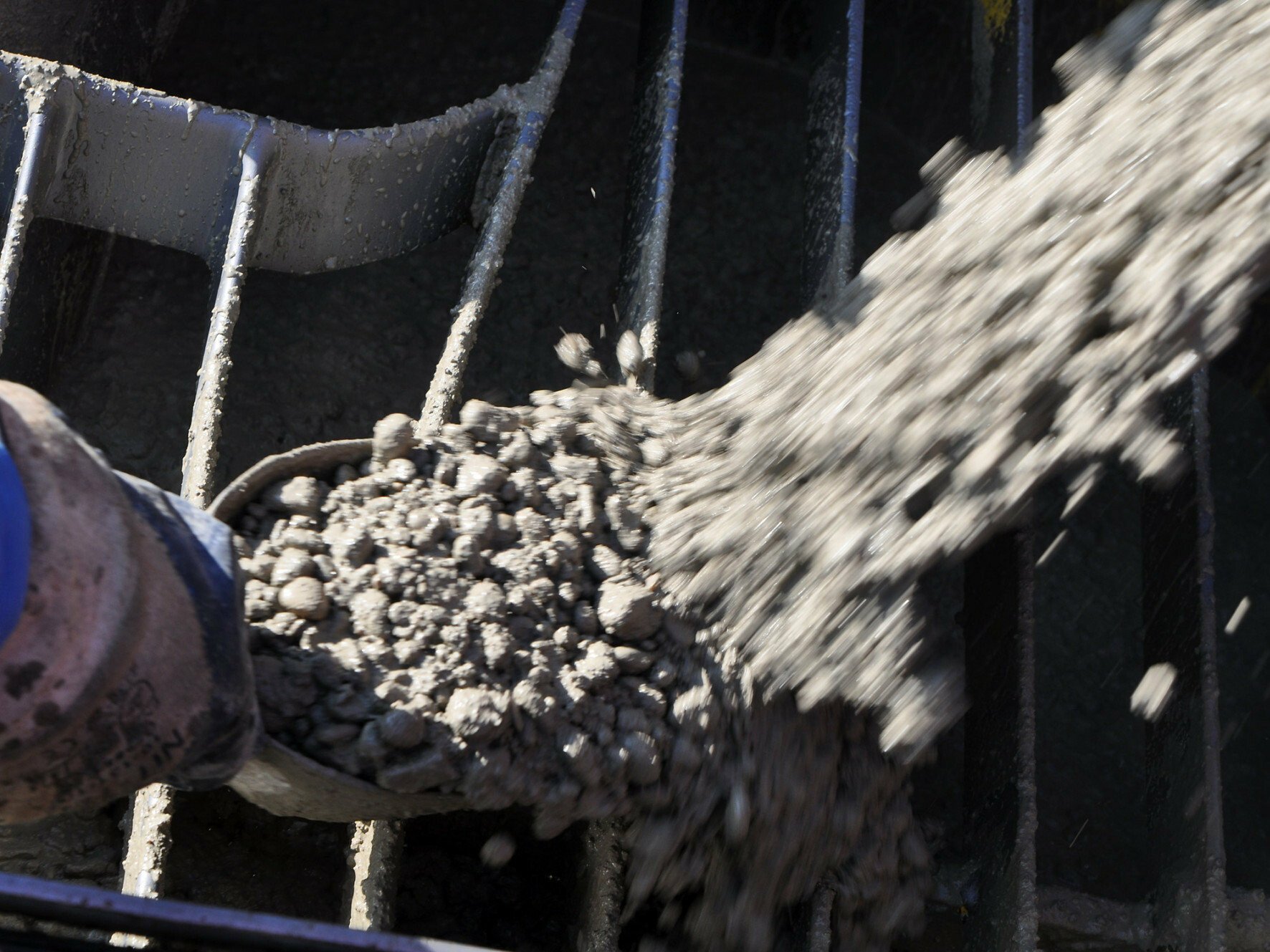 Ausschalen und Nachbehandeln Beton Herstellung