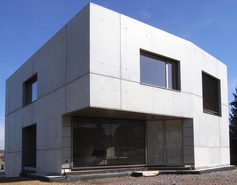 Hoch fließfähiger Beton der Konsistenz F6 beim Maison du Béton in Zwickau