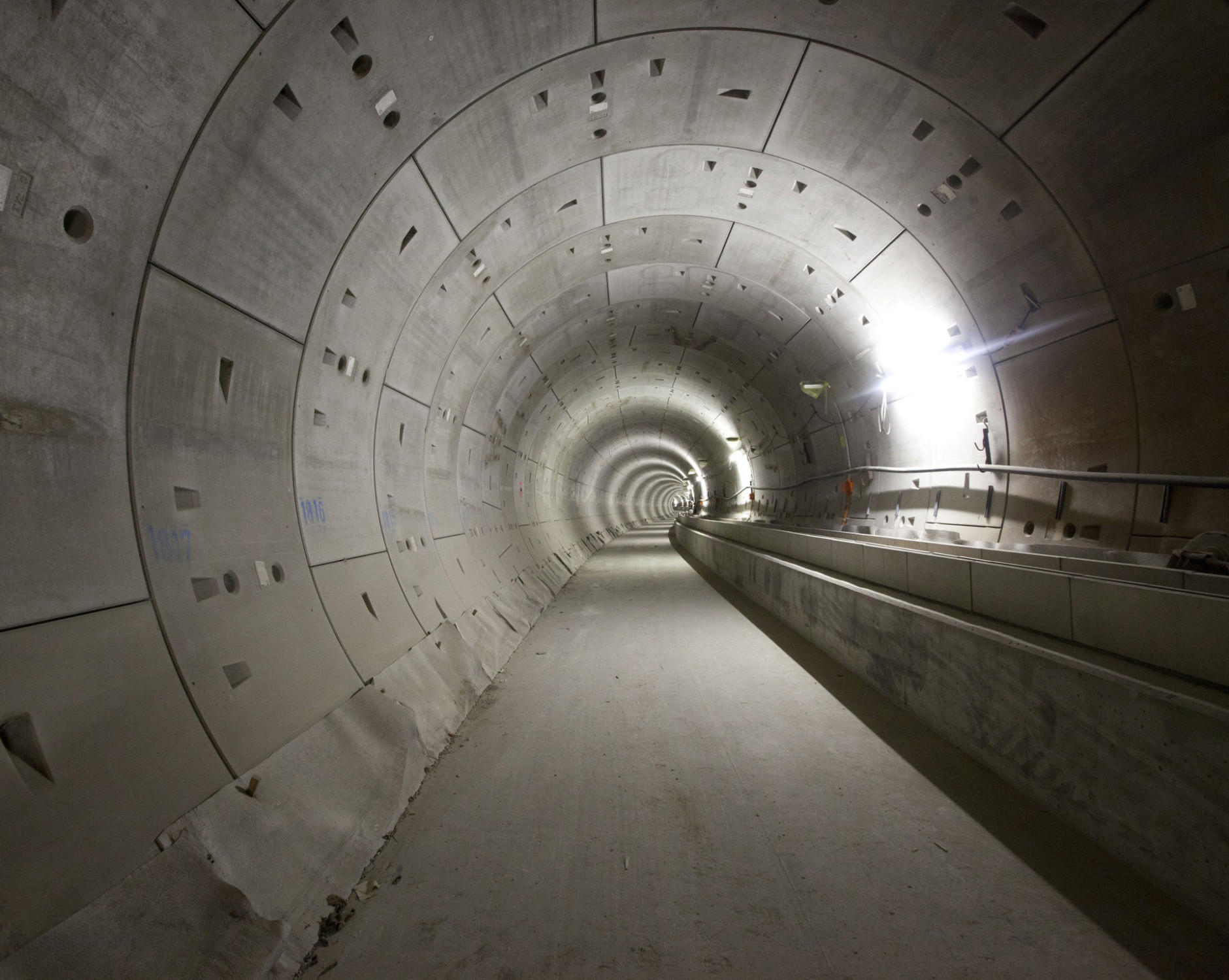 Tunnelröhre der U-Bahnlinie U4 in Hamburg