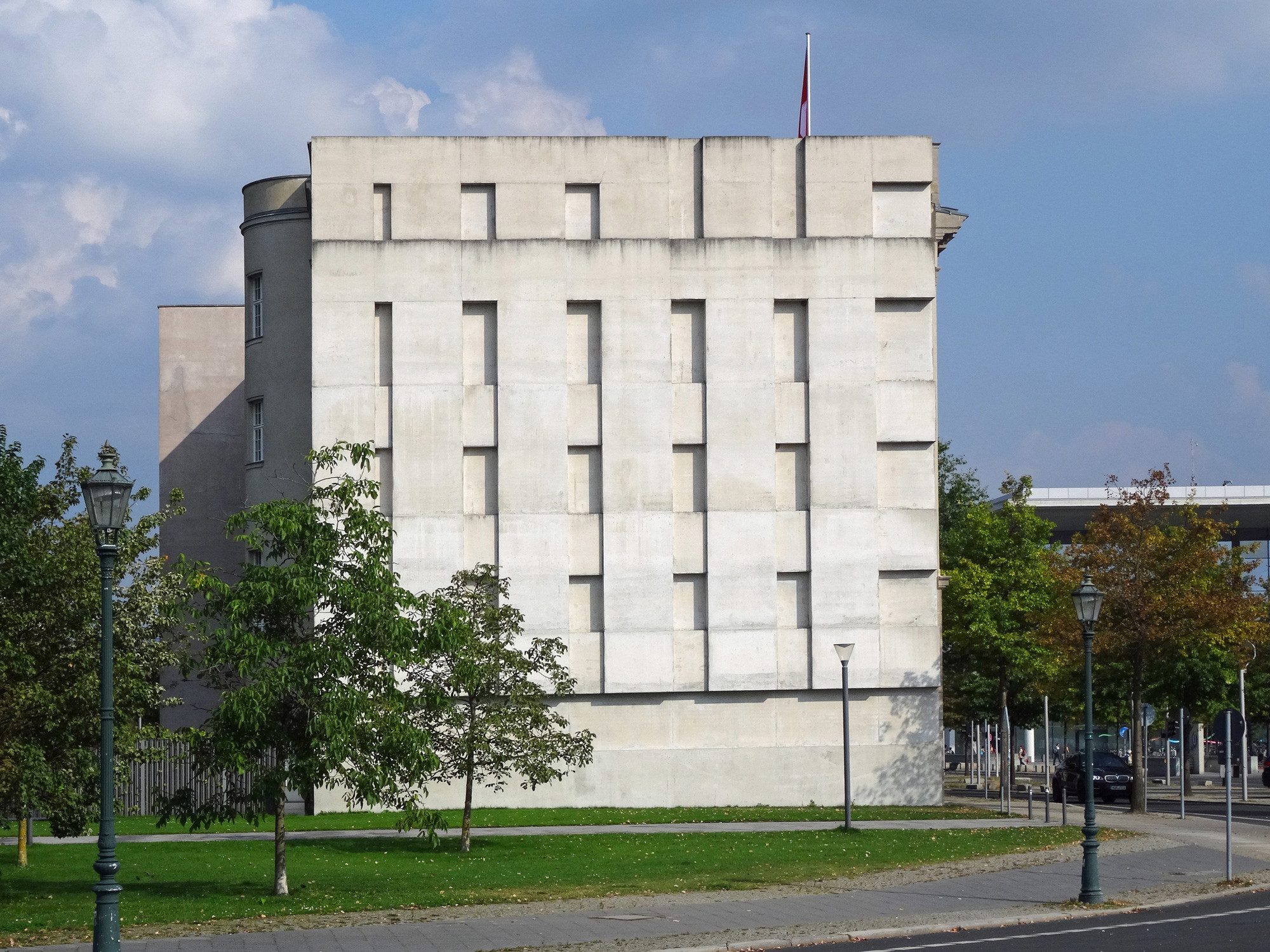 Weißbeton an der Schweizer Botschaft in Berlin