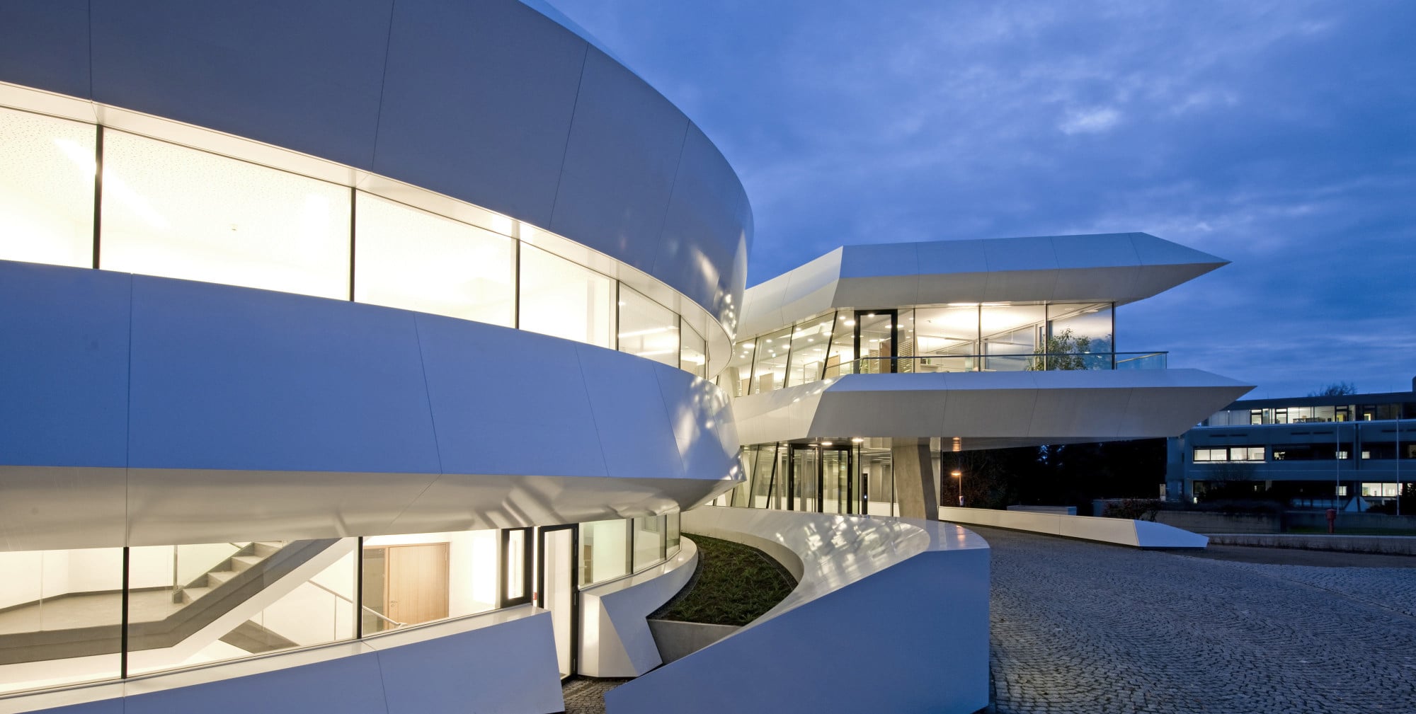 Das kompliziert geformte Haus der Astronomie in Heidelberg ließ sich mithilfe eines leicht verarbeitbaren Transportbetons herstellen