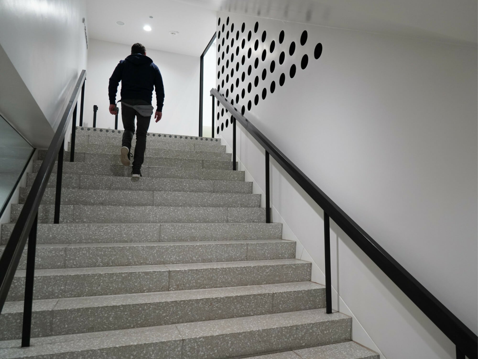 Treppe aus geschliffenem Betonwerkstein