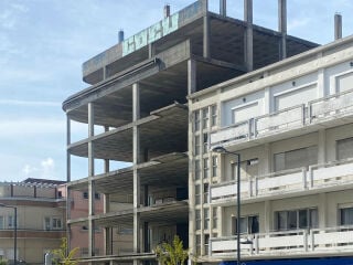 Skelettbau mit innenliegendem Kern