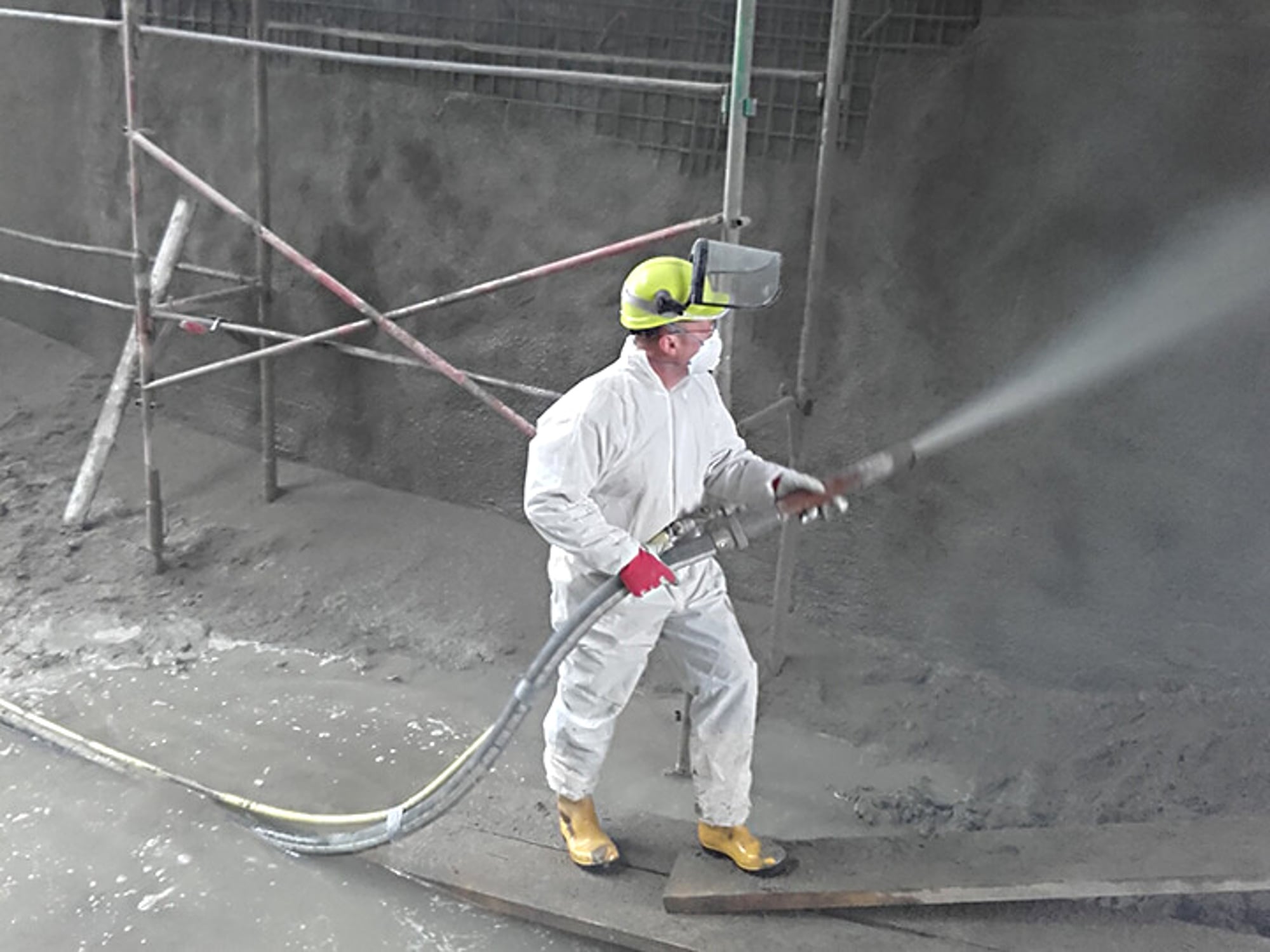 Spritzbeton kommt dort zum Einsatz, wo Betondeckungen wiederhergestellt oder Bauteile verstärkt werden sollen.